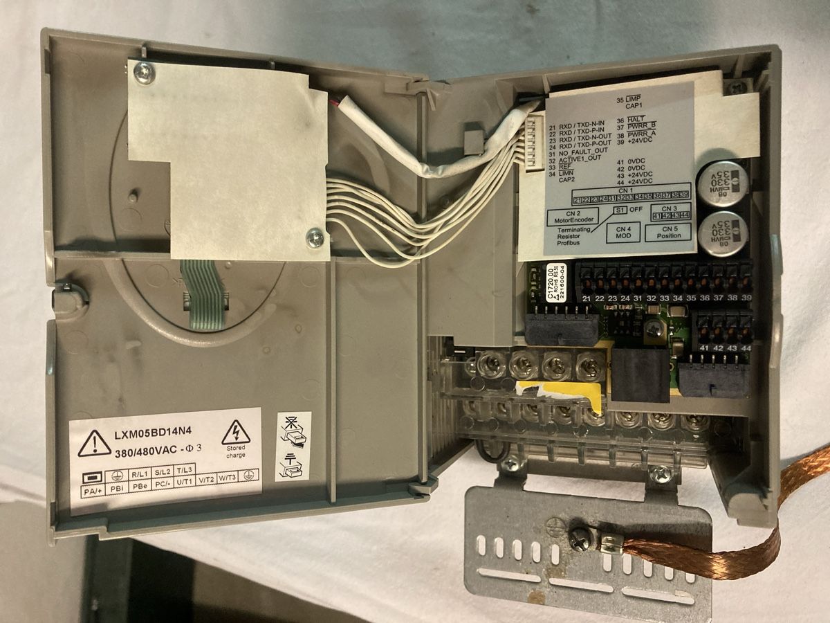 Schneider Componenti elettronici: Servouumrichter Schneider Electric LXM05BD14N4 – Usato da Rothrist venduto da Seafarer68 2