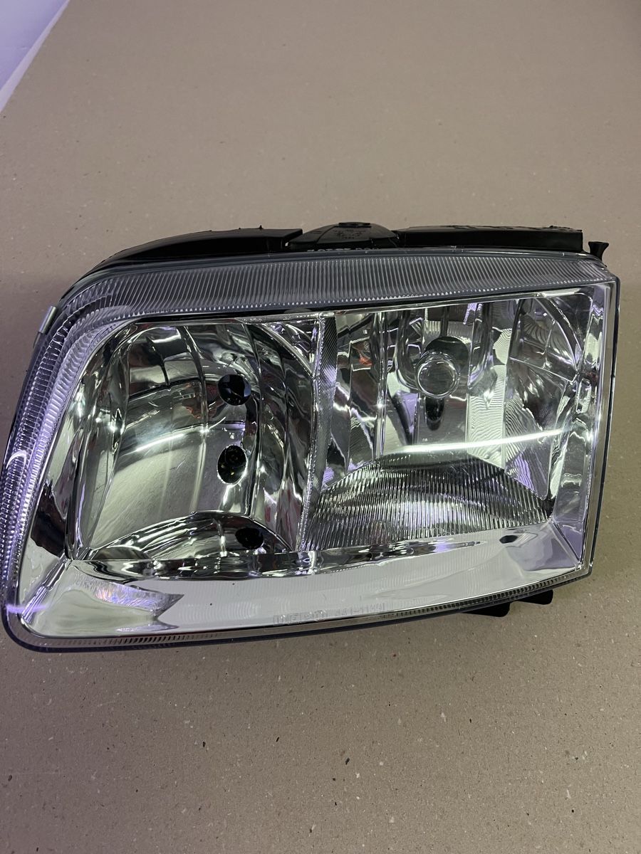 VW Fari: Vw Polo Jg1998 Schweinwerfer – Usato da St. Margrethen SG venduto da mustang1268