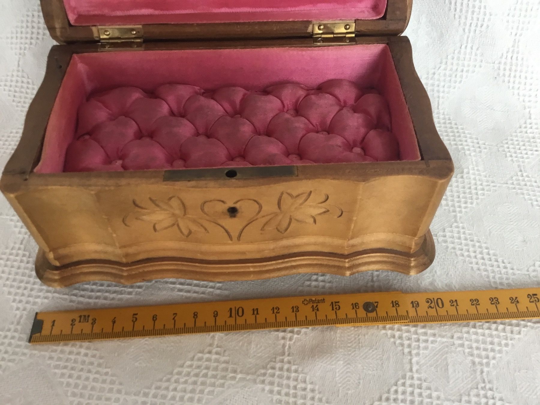 Carillon: Antike Spieldose in Schmuckschatulle mit 2 Lieder – Usato da St. Gallen venduto da chamilla 2