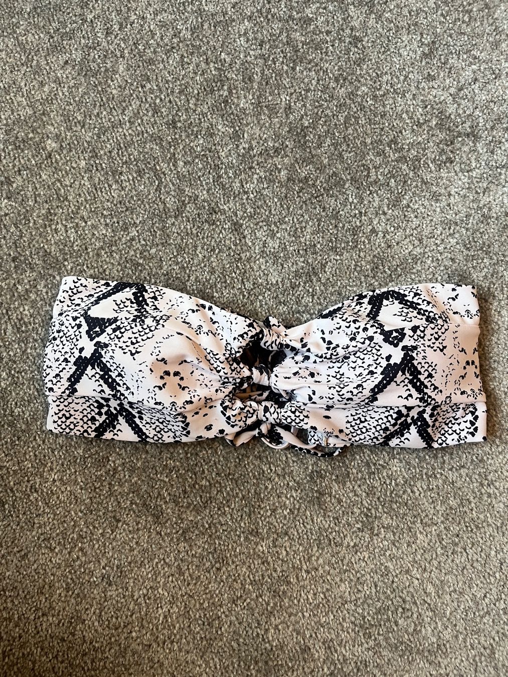 Costumi da bagno & Bikini: Schlangenmuster Bandeau Bikini Top Grösse S – Usato da Kriessern venduto da loolah 2