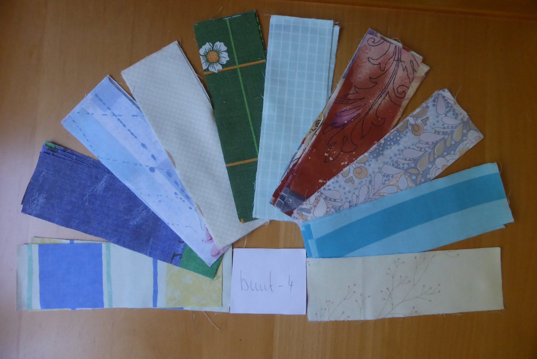 Tessuti: Patchwork Baumwolle - 50 Streifen 6.4 x 20 cm, bunt-1 – Usato da Brunnadern venduto da pinkfaden