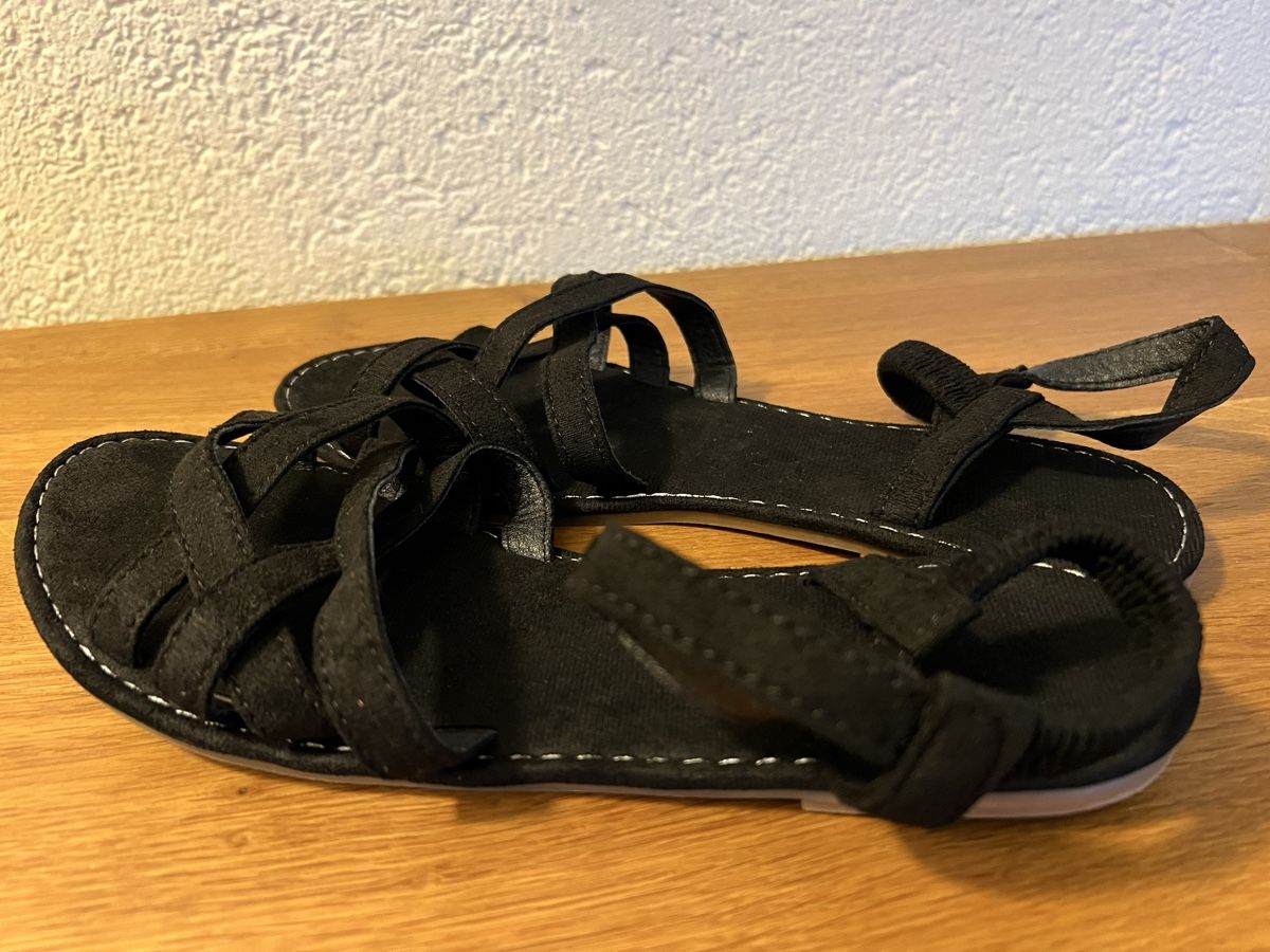 Scarpe da donna: Sandalen schwarz Grösse 40 neuwertig – Nuovo (secondo la descrizione) da Chur venduto da ZATO 1