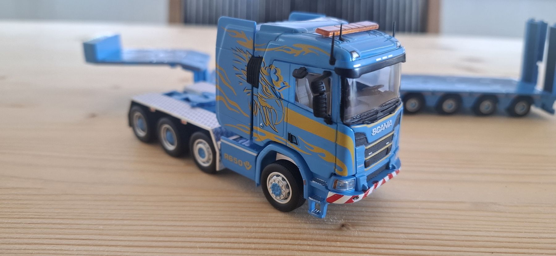 Modellbausätze & Standmodelle: Scania 650v8 mit Auflieger 1:64 – Neu und originalverpackt aus Ebnet von rafaelc17
