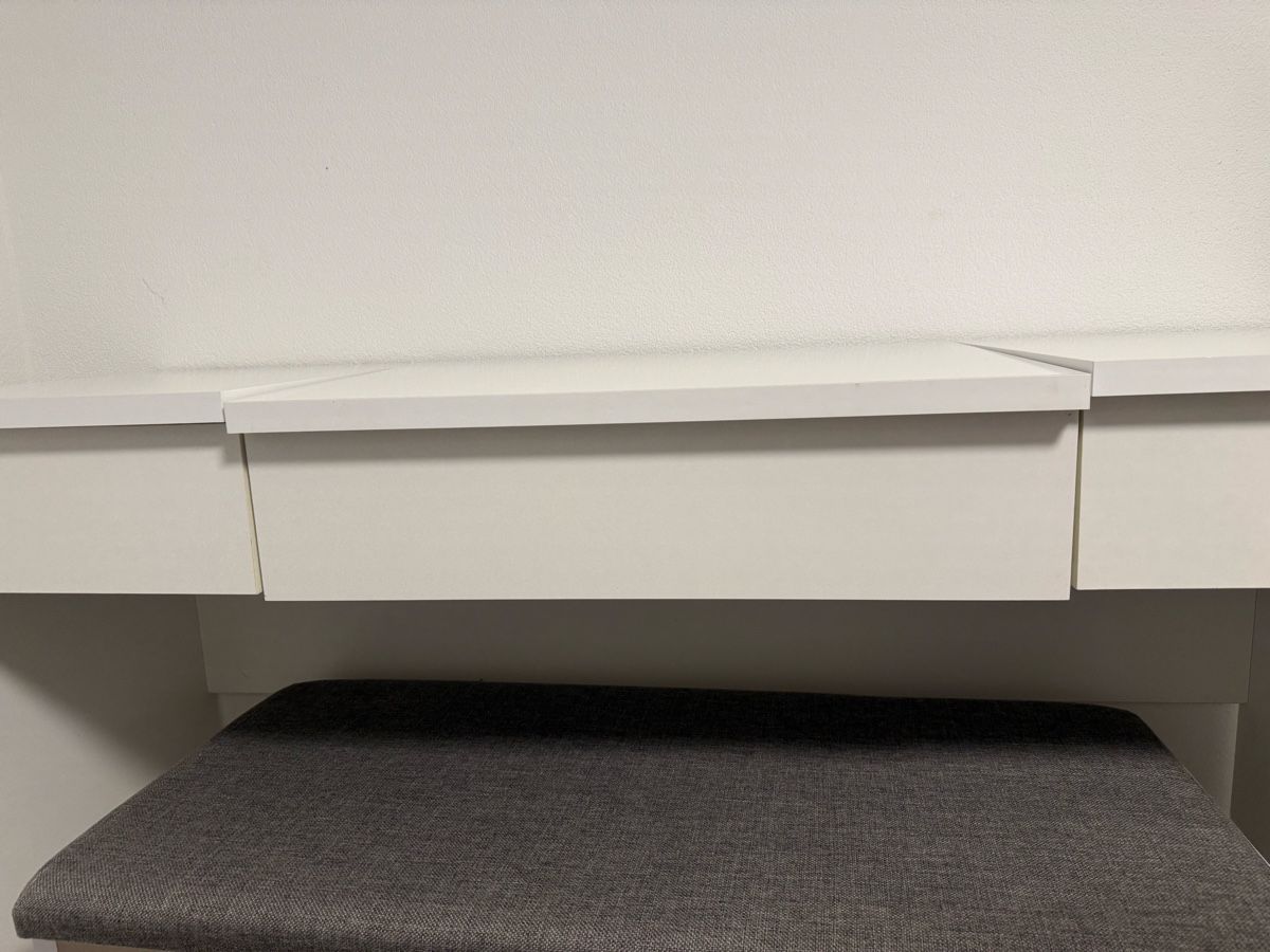 Schminktische: Dressing / makeup table with mirror and bench – Gebraucht aus Dietlikon von lot_rel 5