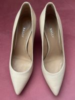 Elegant Bally Pointed-Toe Pumps – Brand New (Size 38)