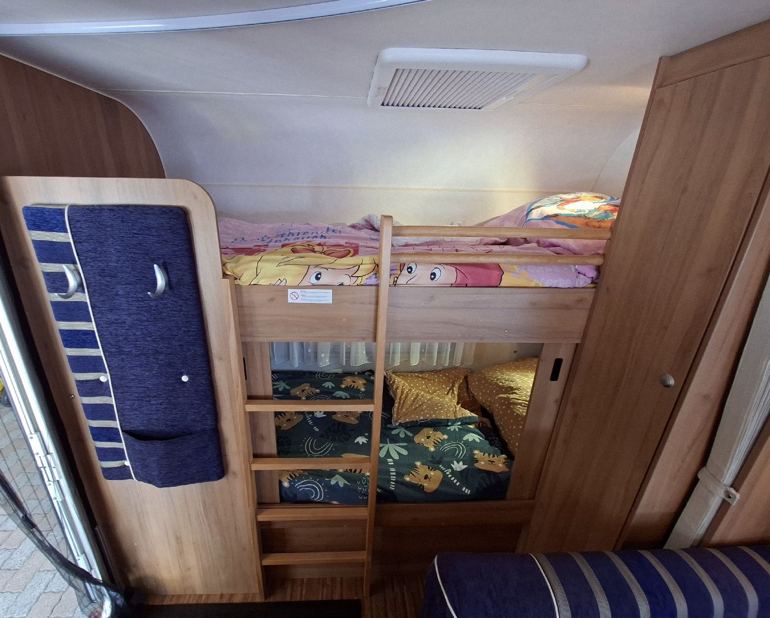 Bürstner Véhicules de camping: Familienwohnwagen Bürstner – D'occasion à Plasselb par Schaller25 6
