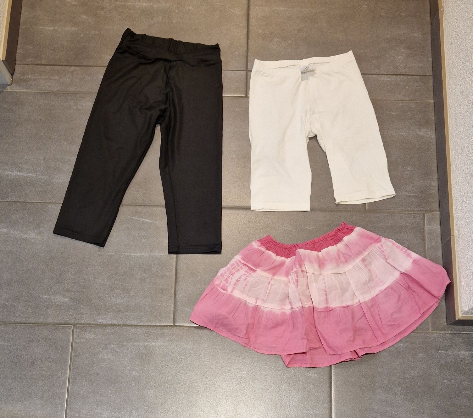 Lotti & Set di vestiti: Kleiderpaket 128- 140 – Usato da Ohmstal venduto da wil_xp75 1