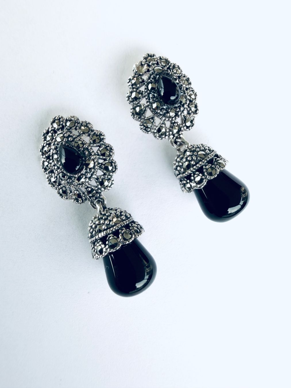 Orecchini pendenti & Orecchini a lobo: Neue Silber Ohrringe mit Onyx und Markasiten – Nuovo e nell'imballaggio originale da Münsingen venduto da Krone75