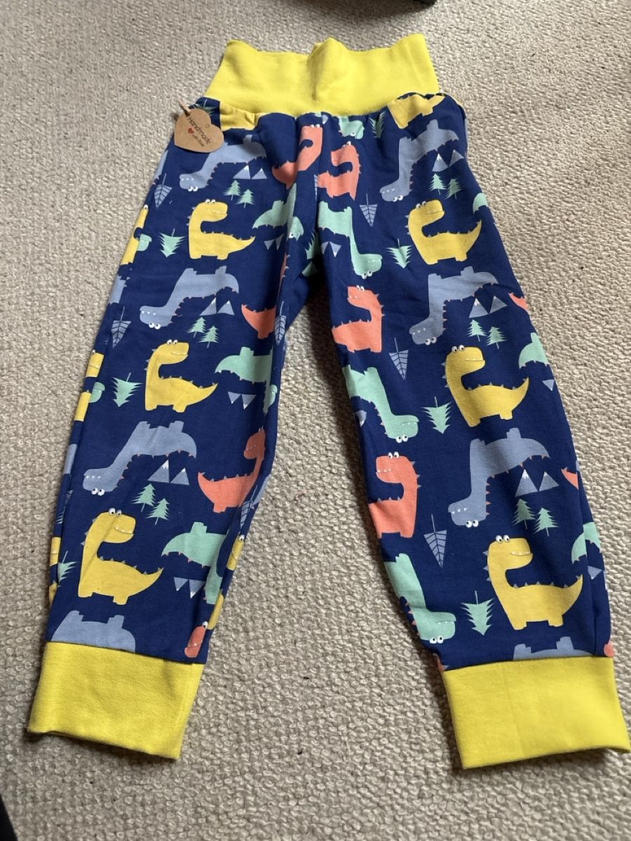 Pantalons: Neue Handmade Pumphose 110/116 – Neuf avec emballage d'origine à Latterbach par eselin23