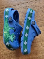 Blaue Kinder Clocs mit Dino Motiv, Grösse 28