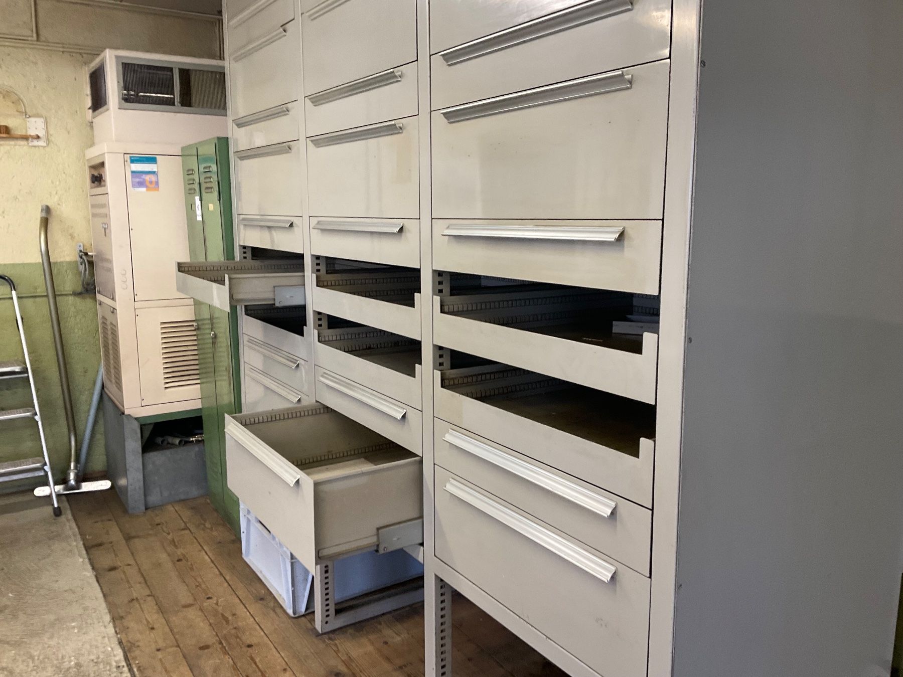 Armoires: Lista Schubladenwand/Regal – D'occasion à Altnau par Seemoewe 1