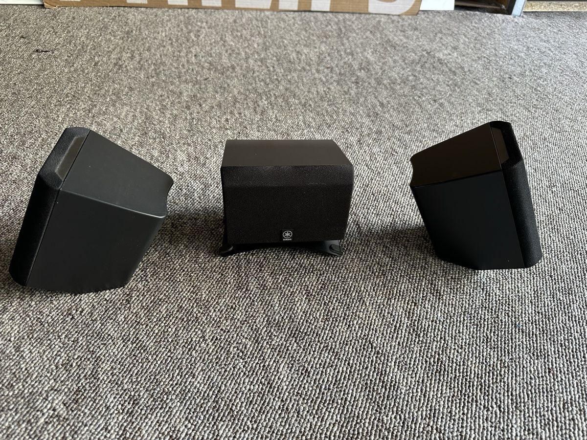 Yamaha Haut-parleurs: Ensemble Yamaha NX-220 3 enceintes  – D'occasion à MASSONGEX par Luluone 1