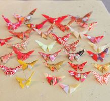 32 kleine Origami Schmetterlinge - rot gelb - versch.Grössen