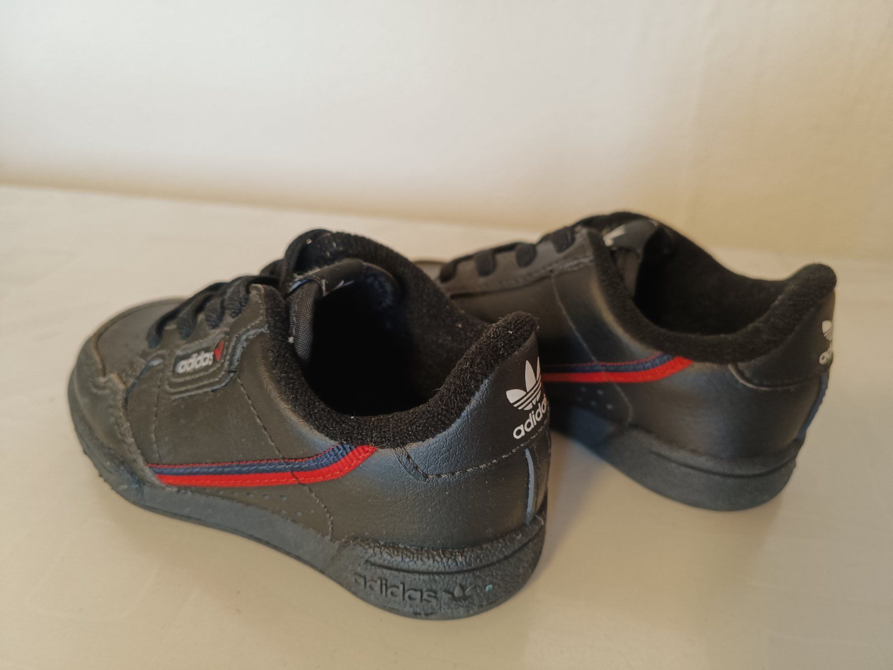 Adidas Scarpe per ragazzi: Adidas Sneaker Gr 22 Kinder Schuhe schwarz – Usato da Oberhofen Thun'see venduto da cri_6md2 3