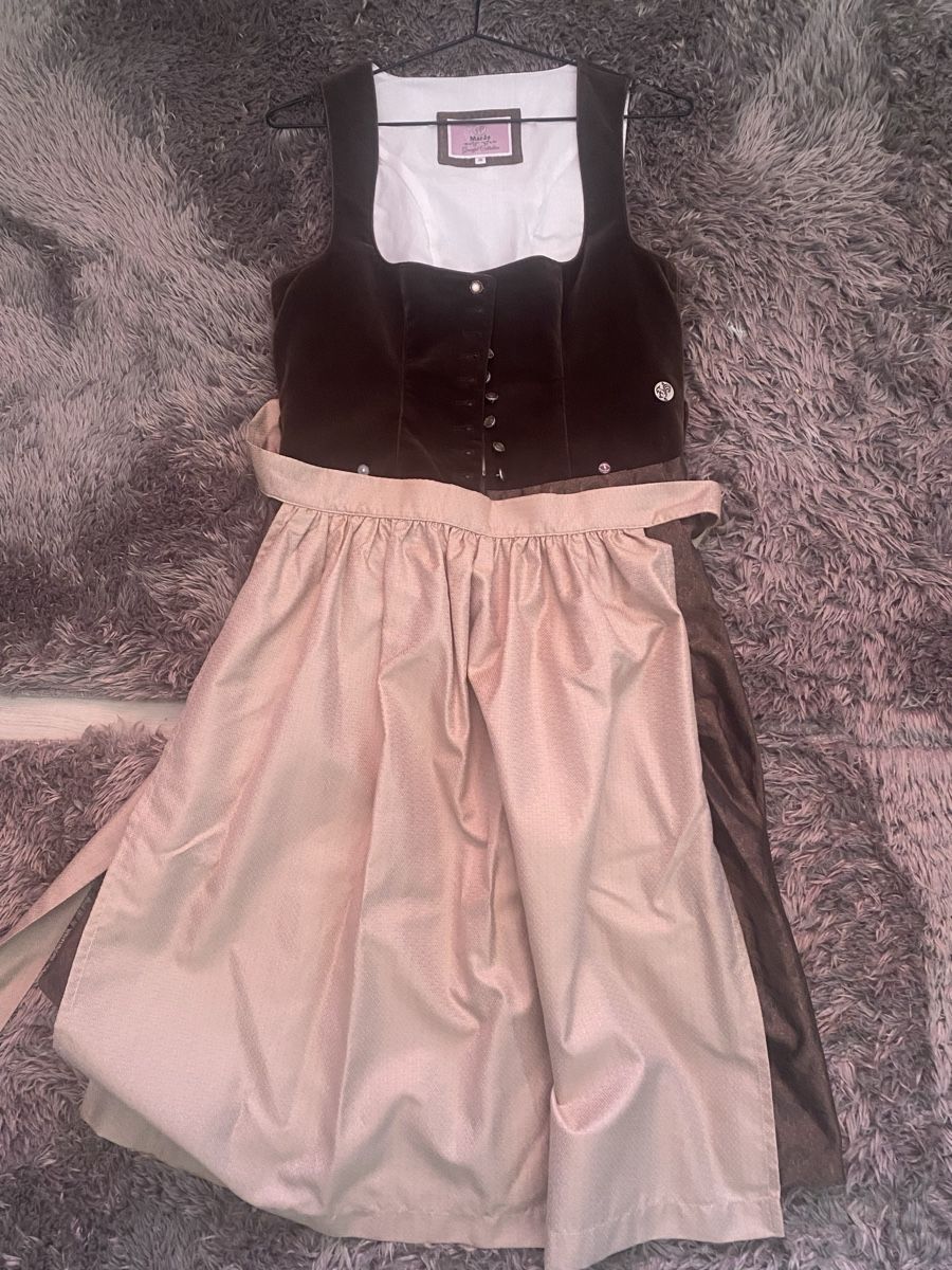 Kleider: Dirndl Grösse M – Gebraucht aus Mümliswil von Puurefrauescheis 1