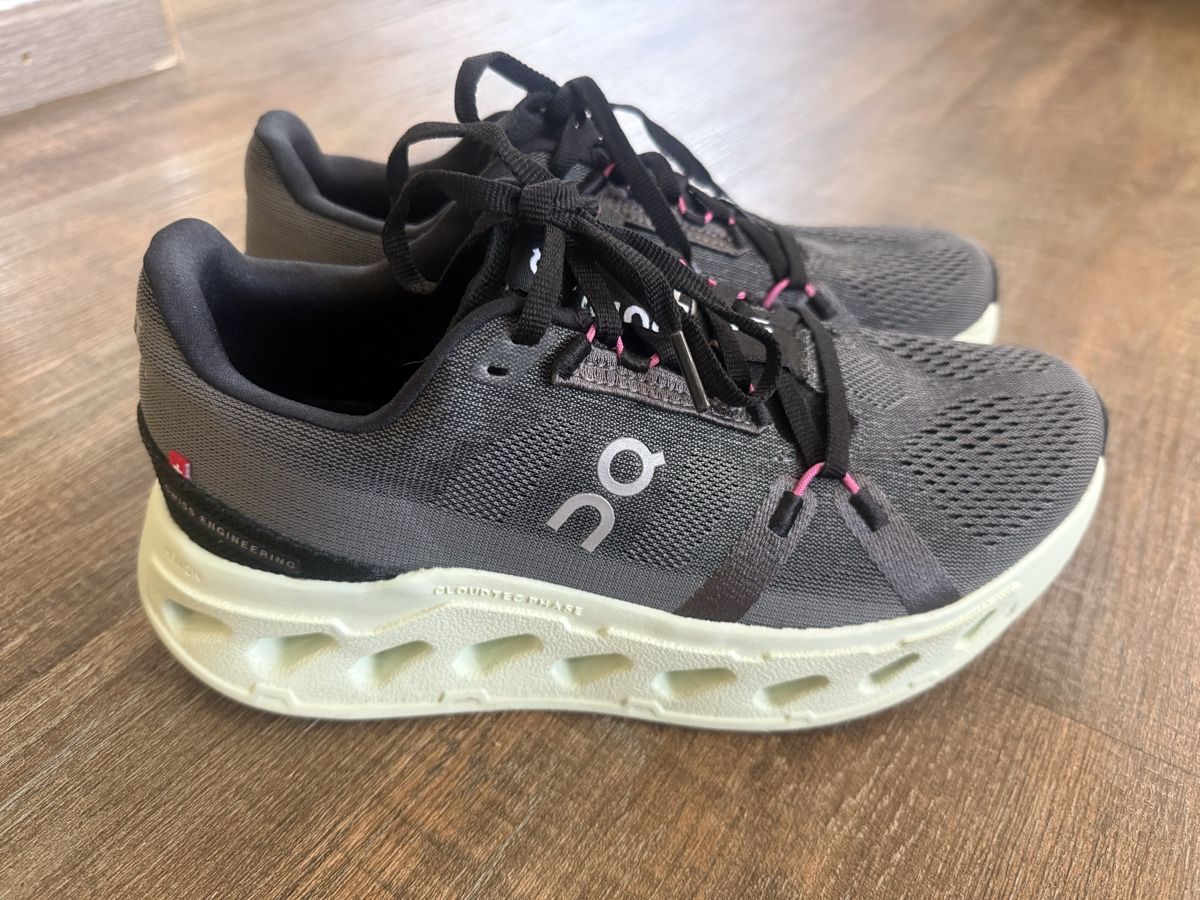 On Scarpe da donna: Laufschuhe On Running CloudEclipse Gr. 38.5 Neuwertig – Nuovo (secondo la descrizione) da Lachen SZ venduto da zsucard 1