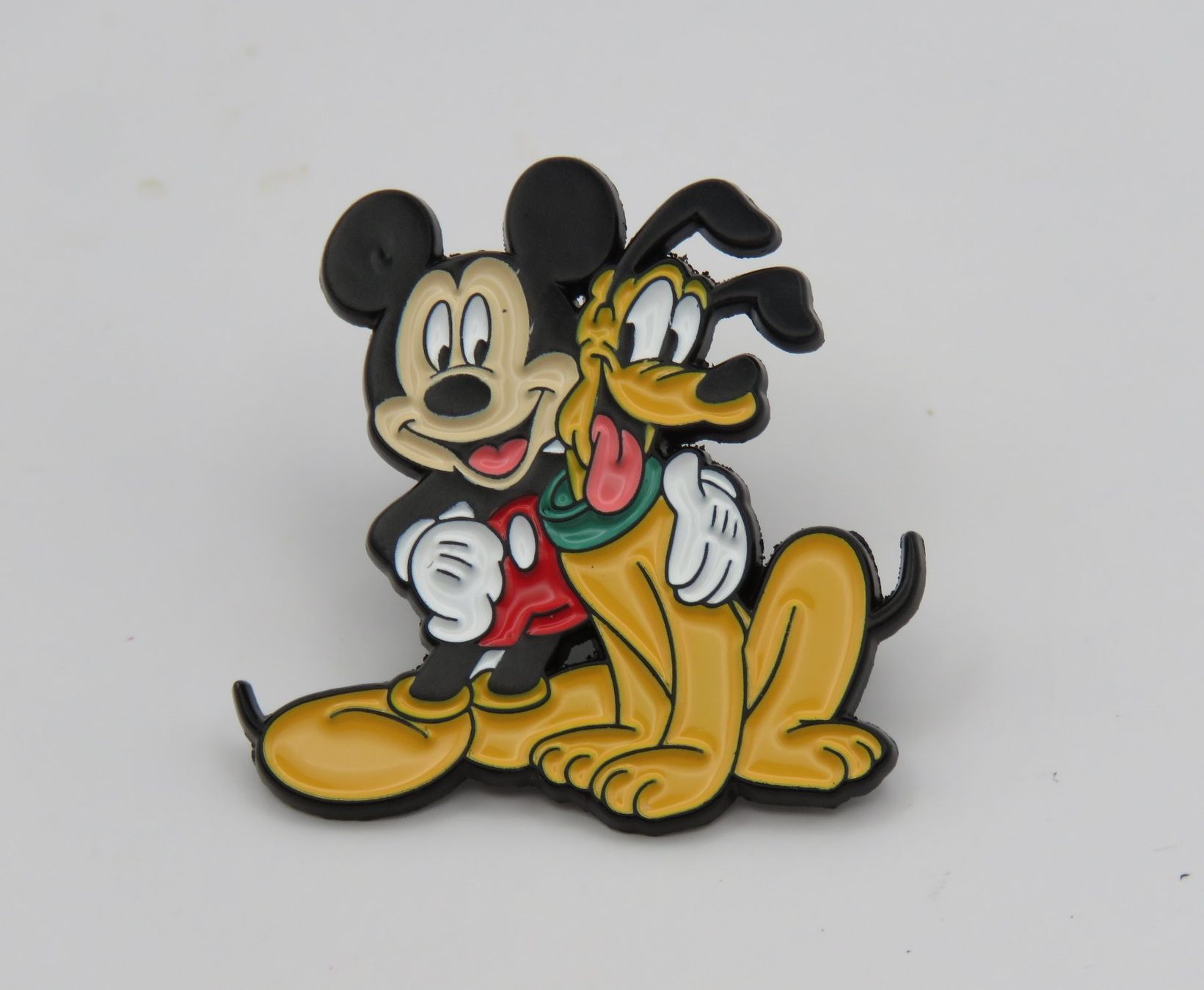 Spille & Fermagli: Ansteck Pin - MICKY und PLUTO - Emaille - 3x3cm – Nuovo e nell'imballaggio originale da Grenchen venduto da Yamahwildstar16 1