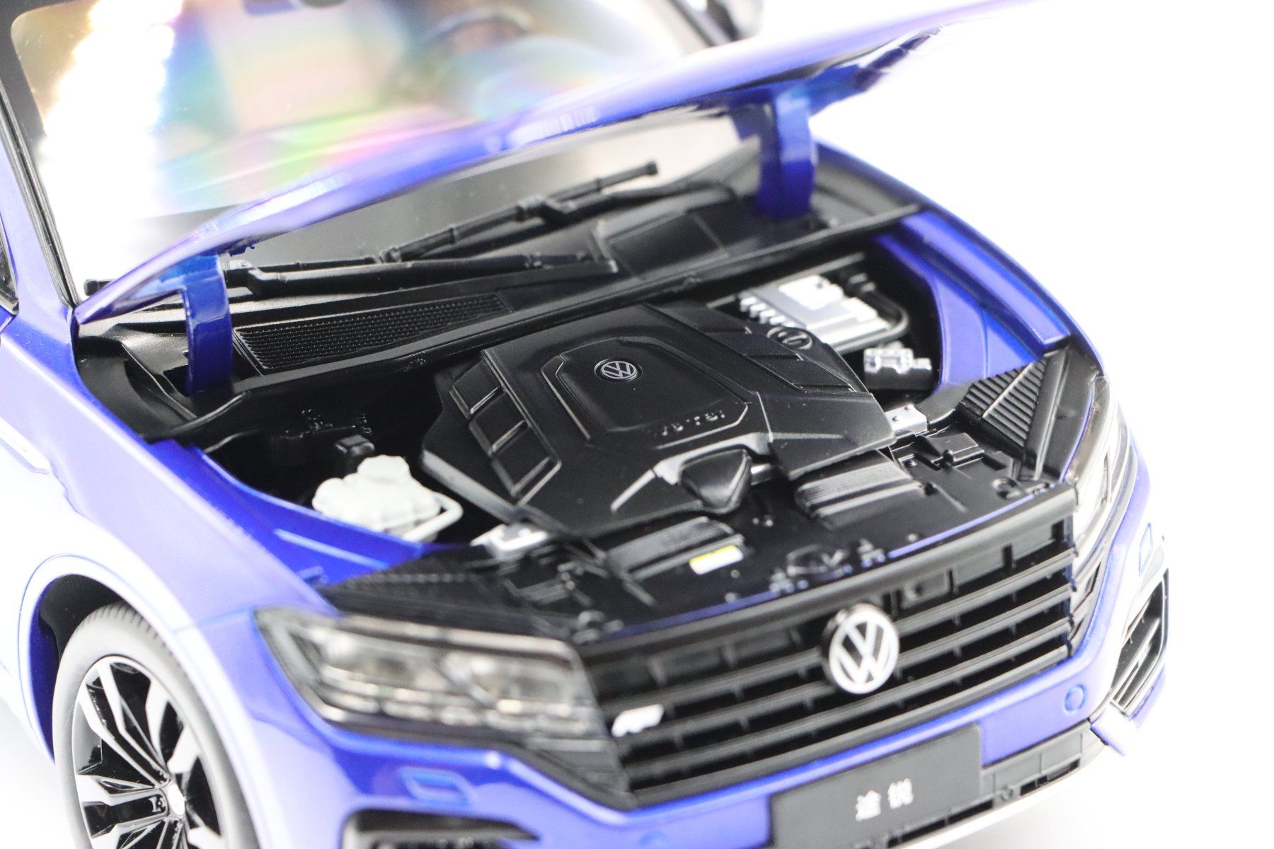 Volkswagen Modellini d'auto: VW Touareg 2018 1:18 Paudi Model – Nuovo e nell'imballaggio originale da Bühl b.Aarberg venduto da modelldiecast 9