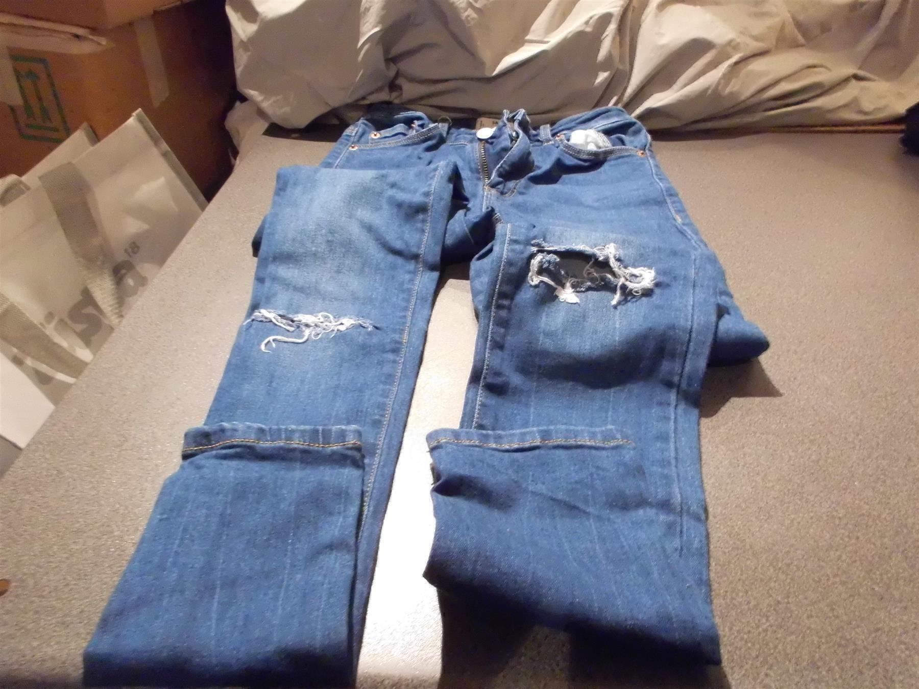 Jeans: Jeans Grösse 34, Smart High Waist, Risse – D'occasion à Zürich par Motzkuh