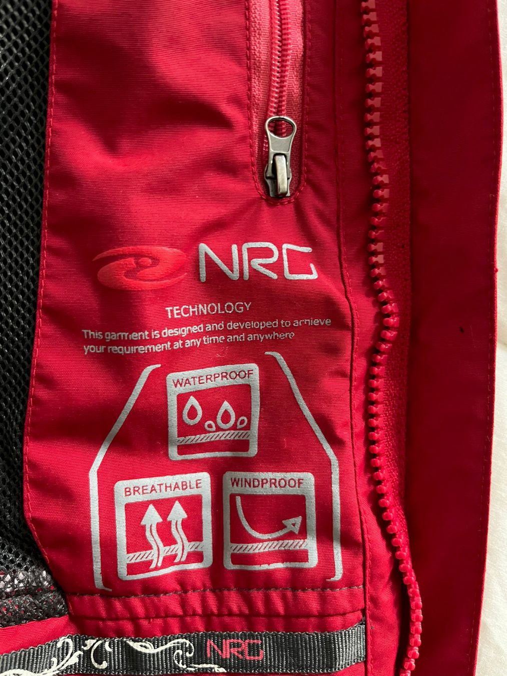 Giacche: Veste rouge M – Usato da Biel-Bienne venduto da Doriskoloris 5