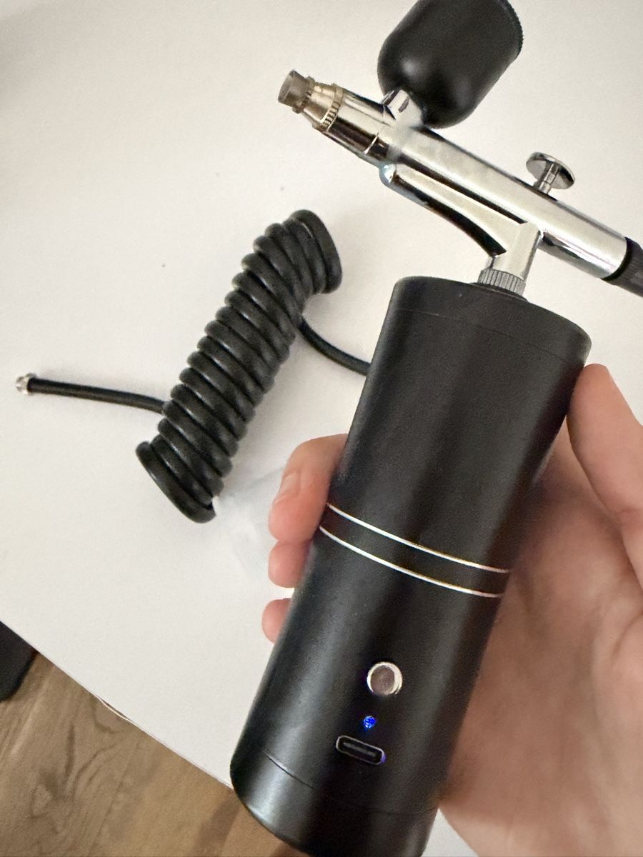 Tutti gli attrezzi: Airbrush noir  – Usato da Villeneuve VD venduto da jxste_dani 1