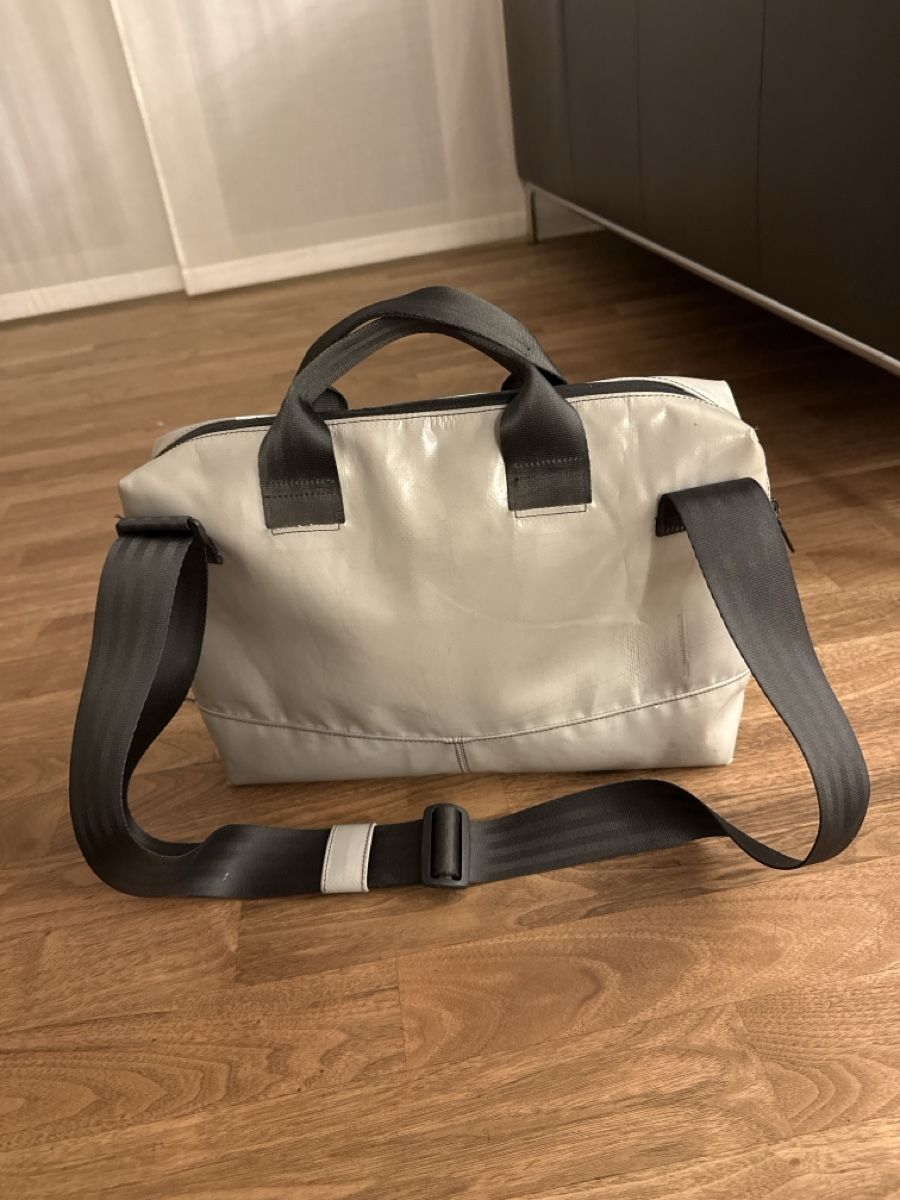 Freitag Borse: Freitag Tasche Laptop  Bag grau / weiss – Usato da Muttenz venduto da rah_fk8y 1