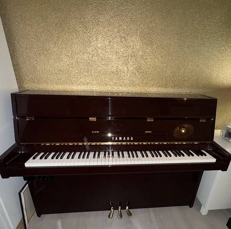 Yamaha Strumenti musicali: Yamaha Silent Piano – Usato da Zürich venduto da Sheryl1999.
