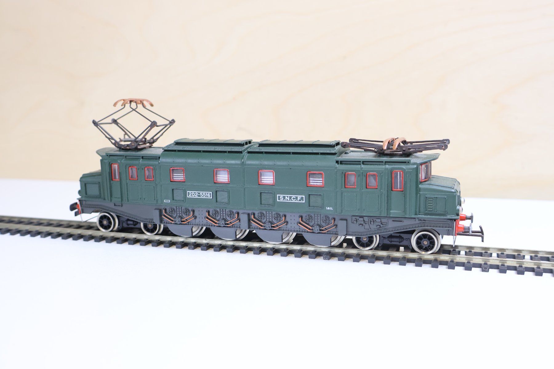 Jouef Modelleisenbahnen: JOUEF SNCF grosse E-Lok H0 DC – Gebraucht aus Winterthur von Monstera 6