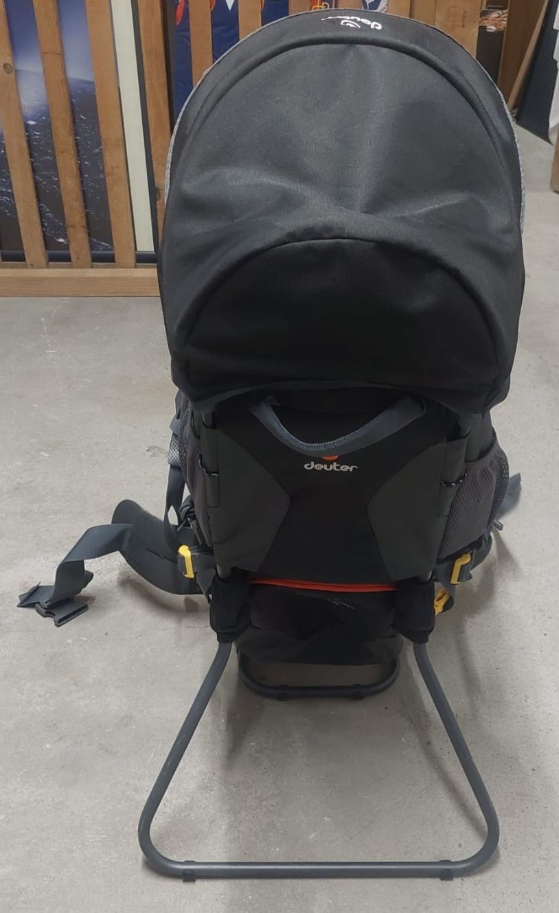 Deuter Rucksäcke: Kindertrage Deuter schwarz Wanderrucksack – Gebraucht aus Basel von Sinibini86 2