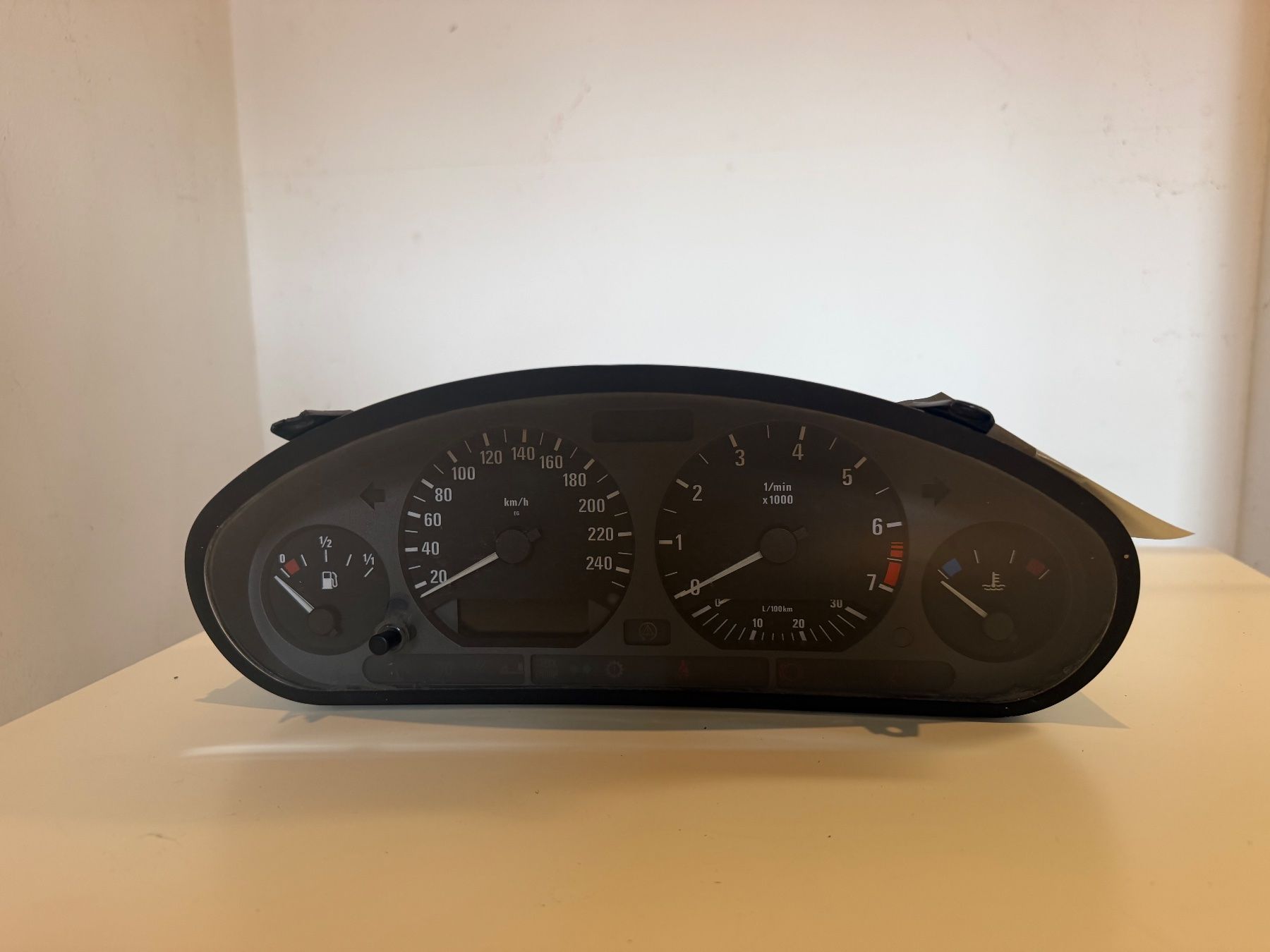 Toutes les pièces auto: Kombiinstrument BMW E36 Tacho Kilometerstand Display – D'occasion à Münchenstein par tsp01