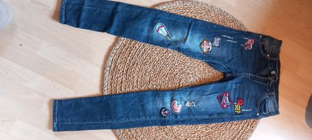 Spezielle Jeans Gr. 27