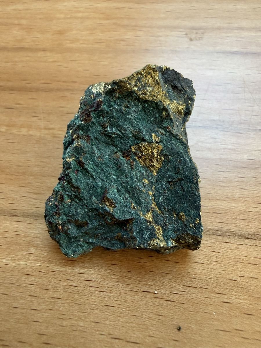 Mineralien & Heilsteine: Chalcopyrit und Malachit – Gebraucht aus Grenchen von Bastet007 1