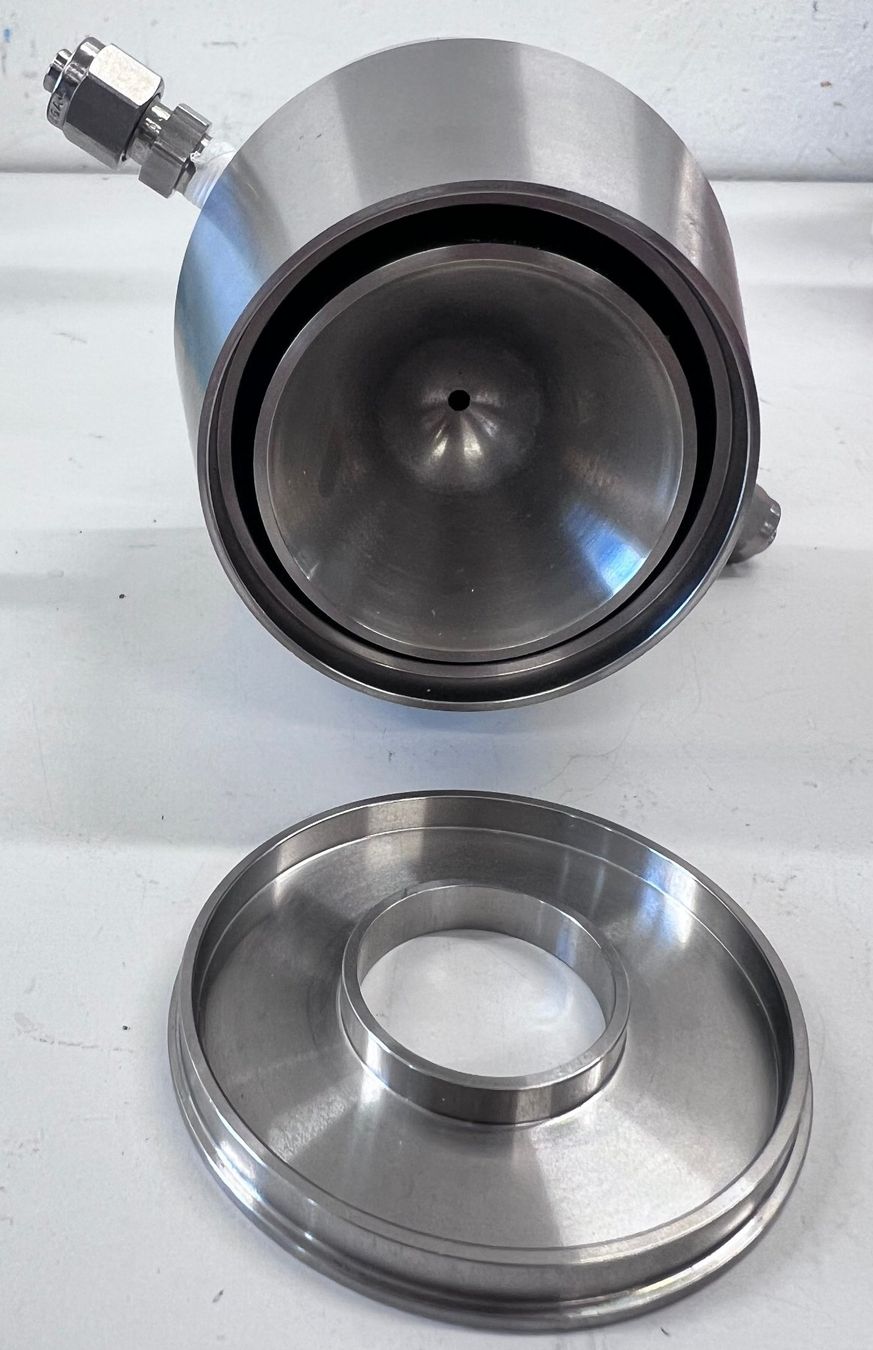 Laborzubehör: Branson 1" High-Intensity Cup Horn mit Flow-thru Ports – Gebraucht aus Niederdorf von LeptonAG_Labor 1