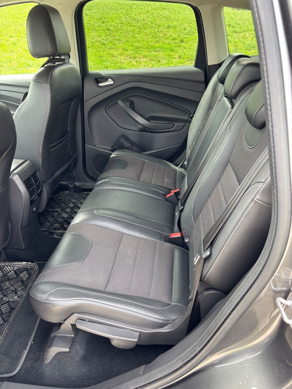 Ford Automobili: Ford Kuga 1.5 SCTi 4/4 – Usato da Ganterschwil venduto da rol_td6r 4