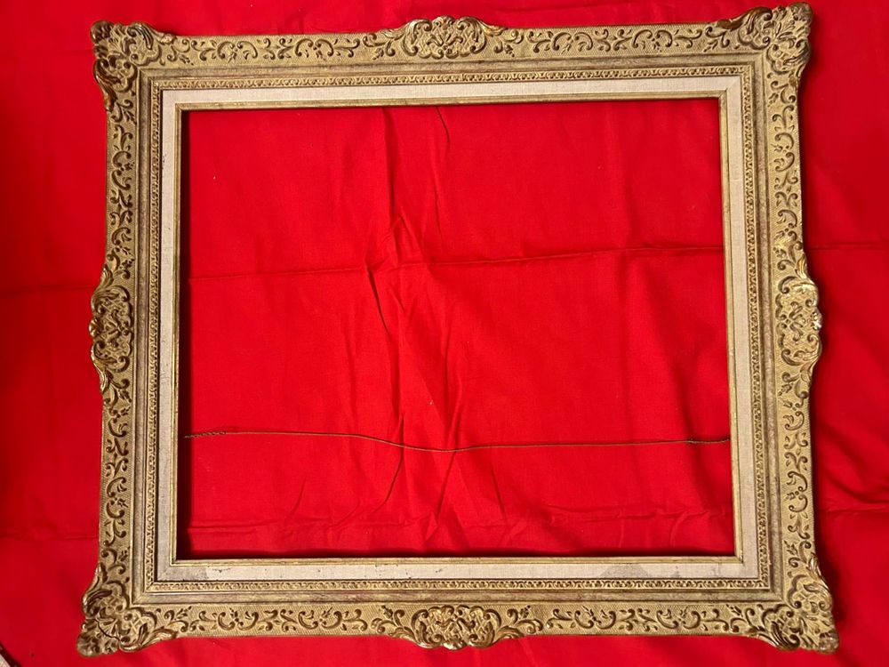 CADRE ANCIEN EN bois doré à la feuille pour tableau châssis feuillure