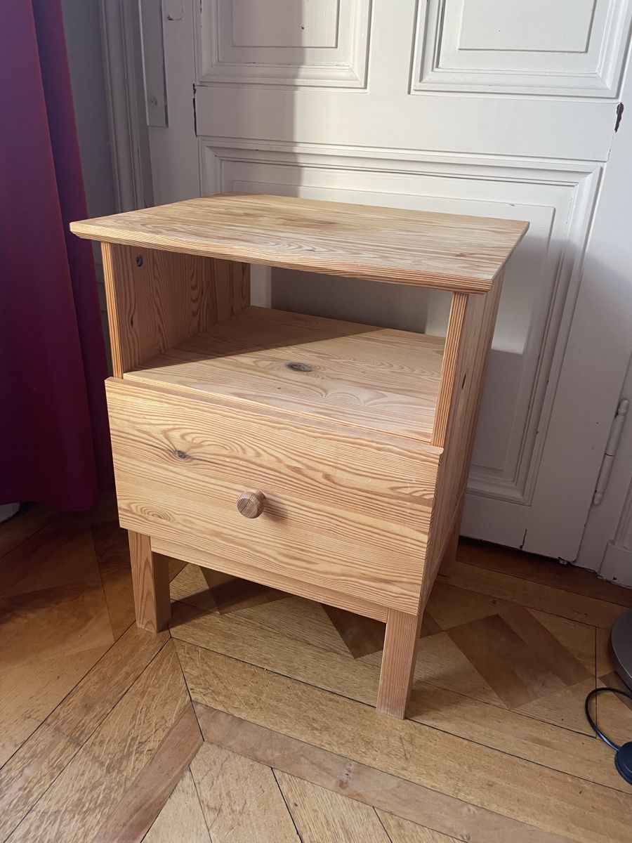 Nachttische: Table de chevet en bois IKEA Tarva – Gebraucht aus Lausanne von Balthaaaa