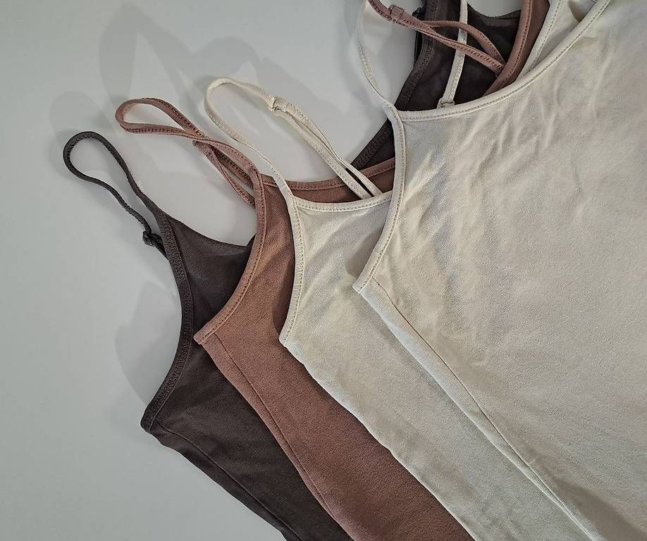 Top: 4 Basic Tops in Grösse S Beige und Braun – Usato da Rupperswil venduto da White-Dove