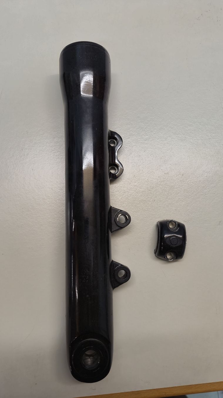 Harley-Davidson Tutti i ricambio per moto: fourreau noir 49mm Harley-Davidson plus demi-lune  – Usato da Cousset venduto da maurerjohann