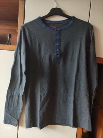 Schönes langärmige T-Shirts von Tom