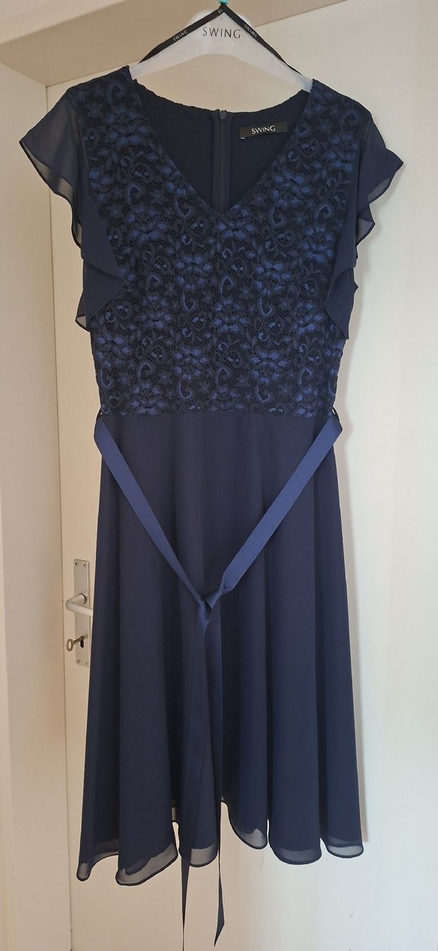 Robes: Kleid – Neuf (Voir description) à Effretikon par dal_ghz5