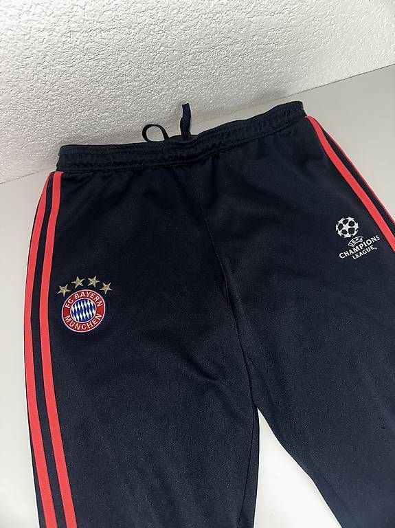 Pantaloni: Adidas bayern trackpants – Usato da Hitzkirch venduto da Oli.Fashion