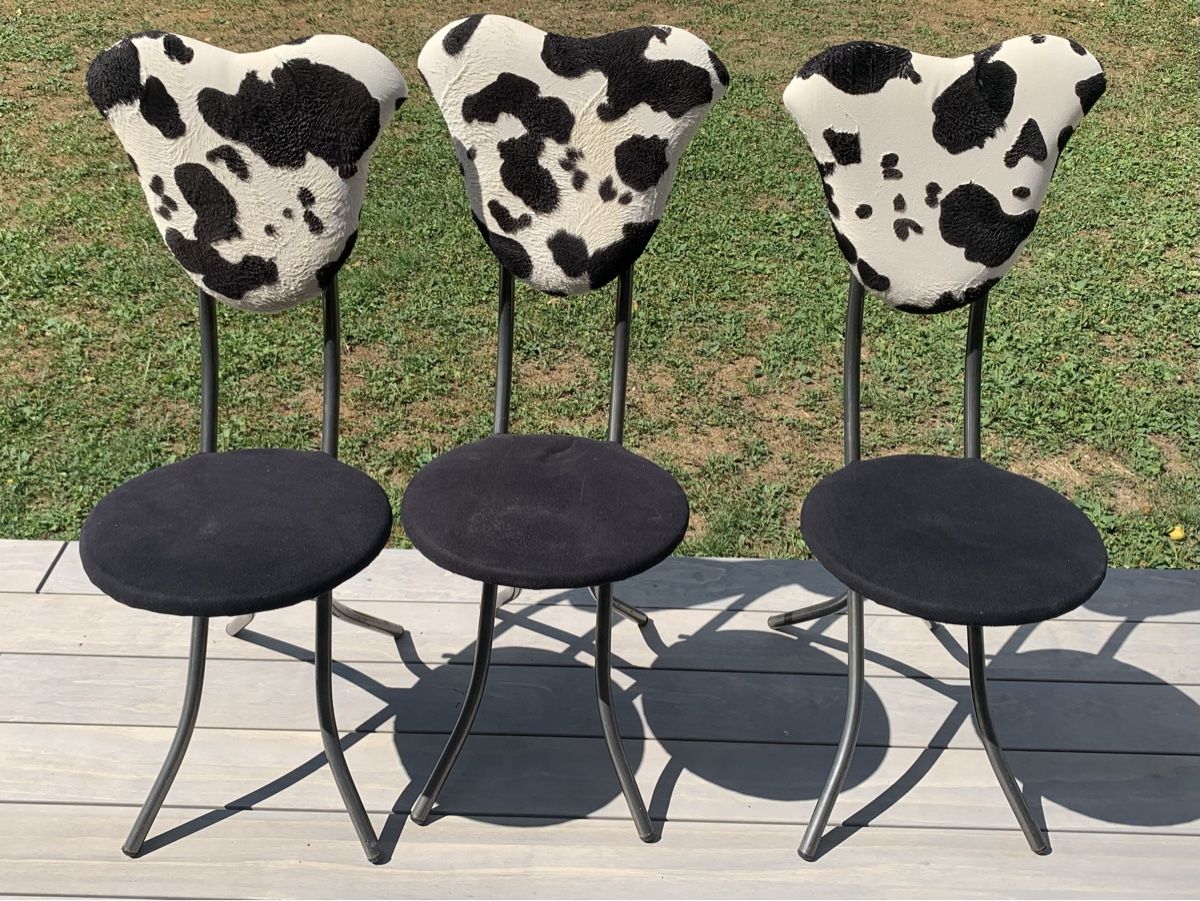 Stühle: 3 Designer-Klappstühle im Kuh-Look  – Gebraucht aus Lengnau BE von Beau32