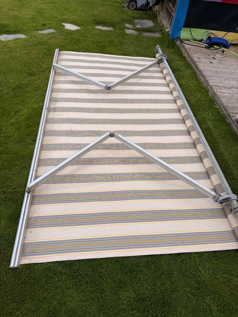 Tende da sole: Sonnenstoren Markise 3.30m x 2.00m – Usato da Küssnacht am Rigi venduto da Mikeobello 1