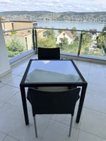 Ein Tisch und 2 Stühle für Terrasse oder Garten