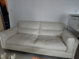 A vendre canapé en simili cuir blanc