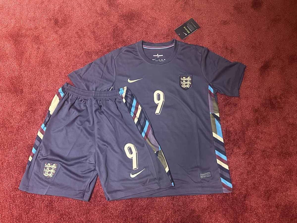 Harry Kane England Trikot WM 2026 (Neu und originalverpackt) in Widnau ...