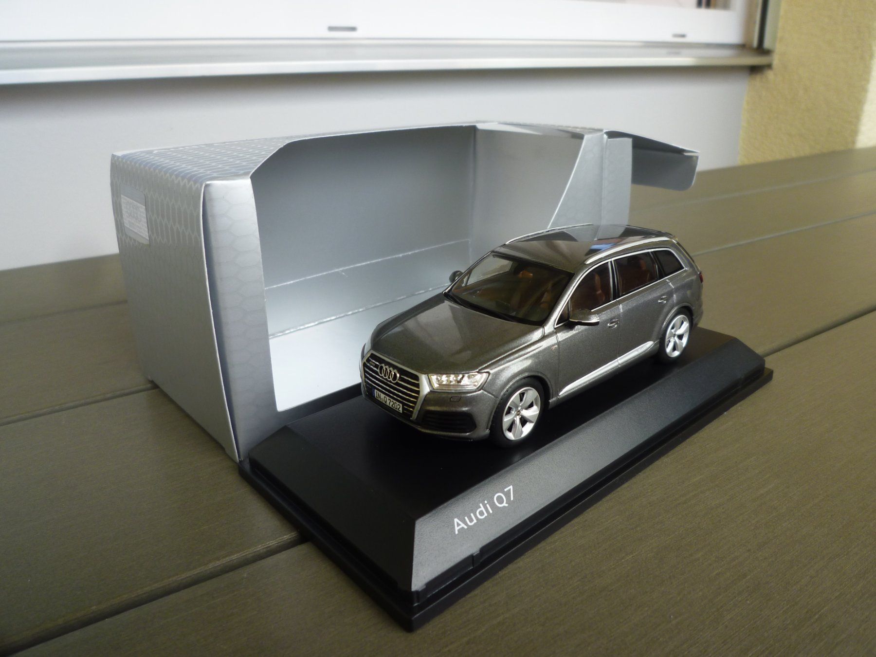 Audi Modellini d'auto: Audi Q7 – Nuovo e nell'imballaggio originale da Flawil venduto da Imperiosud 5