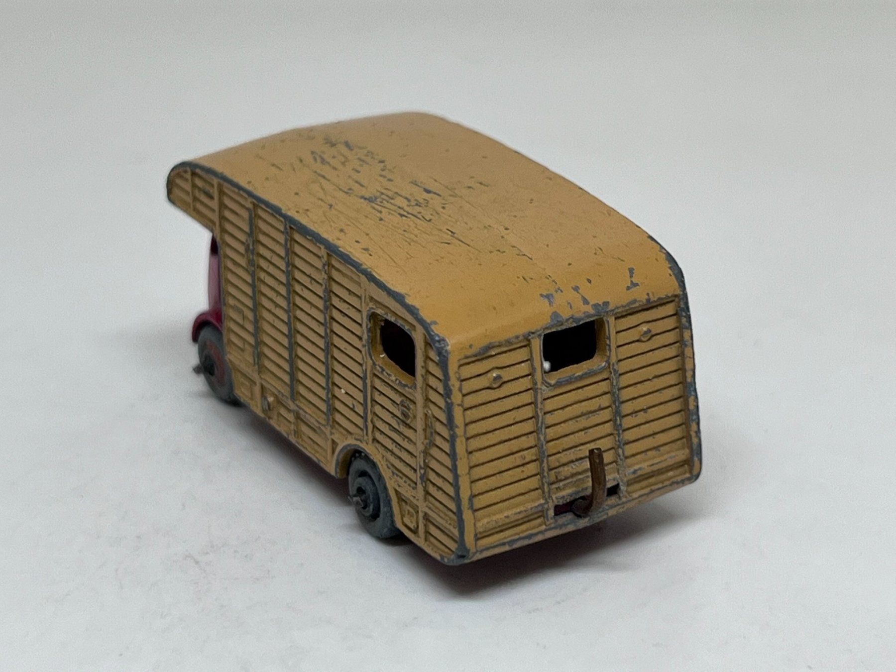 Matchbox Modellini d'auto: Matchbox Marshall Horse Box Mk7 #577 – Usato da Wildegg venduto da LaaBoutique 2