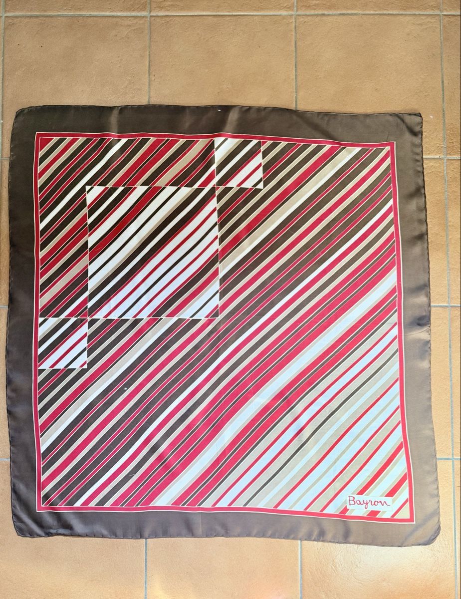Foulard & Sciarpe: Foulard di  seta Bayron – Nuovo (secondo la descrizione) da Bellinzona venduto da bul_mvy5