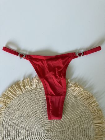 Damen String rot mit Herzdetail neuwertiger Zustand